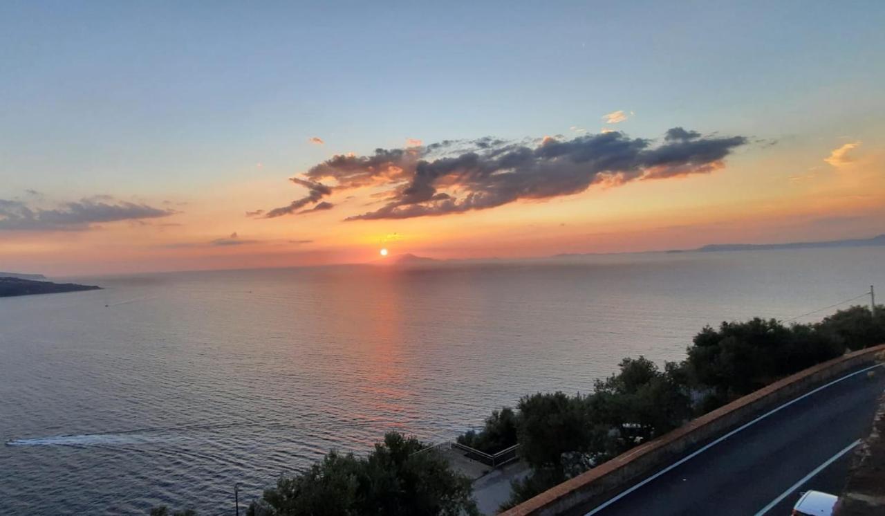 Bella Vista House-Sorrento Coast - Free Parking-Solarium Apartment Vico Equense Exterior photo